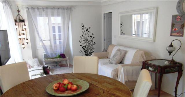 ニースCharming Corner Abode With Castle Viewsアパートメント エクステリア 写真